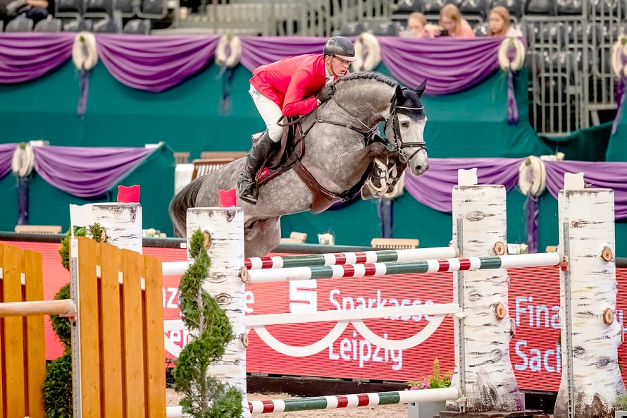 Hickstead White photo 4